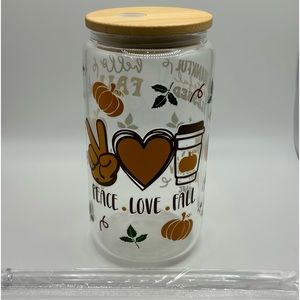 Glass Can Tumbler, 16 onzas, with bamboo Lid and Plastic Straw Included.